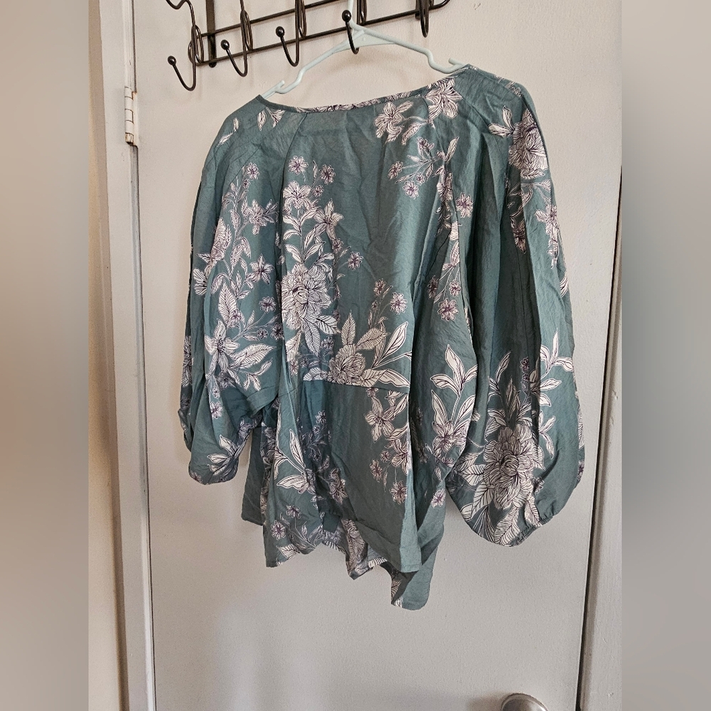 Floral Button-Down Blouse - Picture 7 of 7